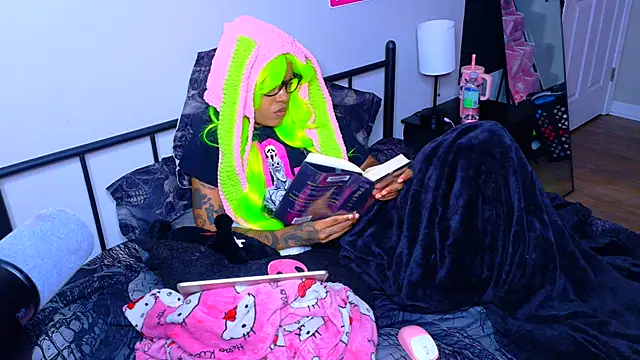 Spookiebaddie - finger asshole + butt plug🍭