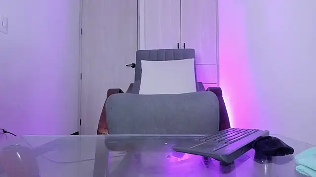 Mialenox - sniff feet