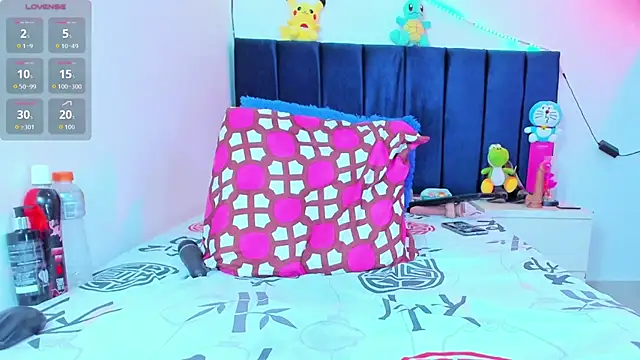 Kylie_jonas - Tickle my ass while controlling toy 👻