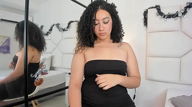 NaomiCambels - SPANK ASS X3