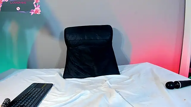 MARA_DIAZZ - Small tits squeez and bounce