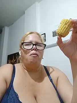 EllisW8 - oilboobs