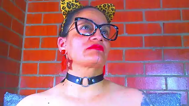 Taylor-hardcore - My Lush is vibrating, I’m shaking my tit