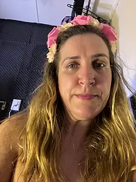 Bia_sexynovaes - Bia arromba esse cuzinho na máquina