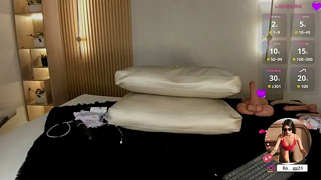 Liah_cleir - 🔥Oil my boobs and play with nipples