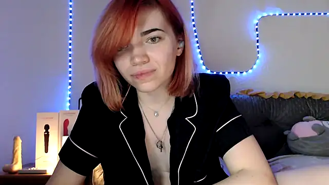 Olivka-flower - Hot Sucjing dildo show! OMG OMG!