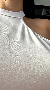 Loren_golden - I bounce my tits without a bra
