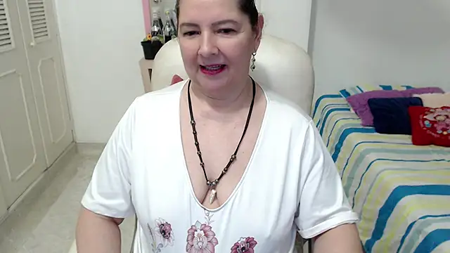 Leonela_69 - mommy is horny come play with me