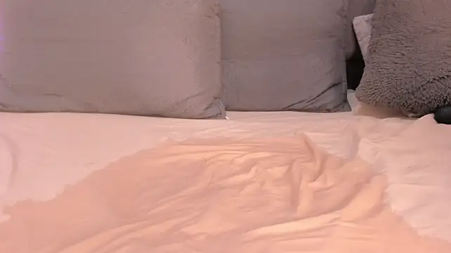 Srta_Walker - SPREAD PUSSY LIPS
