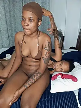 Honeyluna_ - strapon fuck till squirt