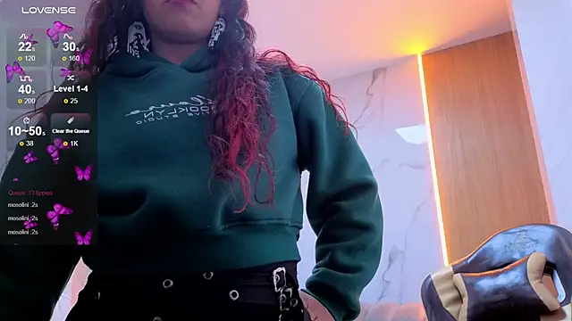 Lola_roses_tf - TOPLESS + SHOW OIL TITS