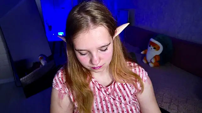 Luna404 - Run an ice cube over your neck