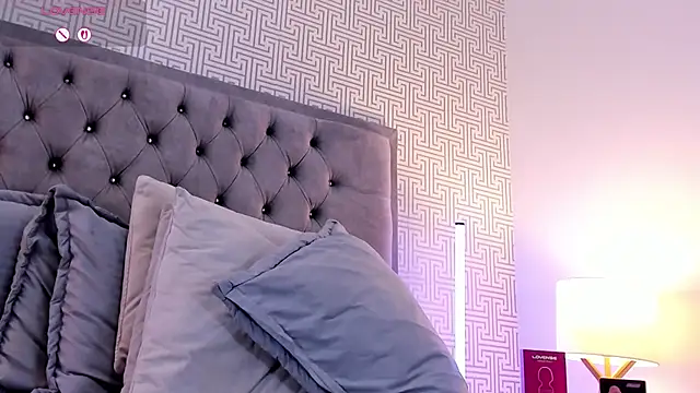 DianaRed_ - kisses and licking the dildo 🫦