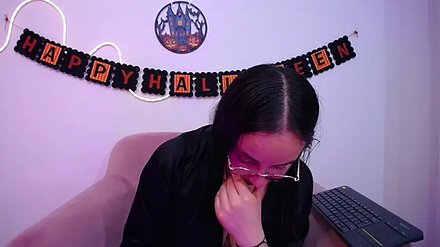 Selene_swee - take off bra 5 min