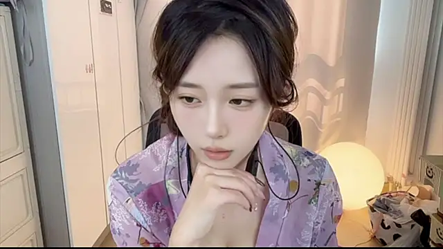 Yiyi5588 - 早哇 愿意为我停留吗~~(目标内容情趣性感内衣秀舞一支）