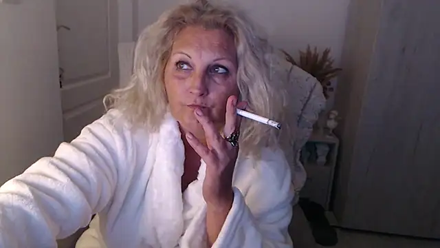 Divineblond - lets cum togheter......more wet