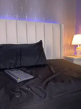 Mia-Medina - SHOW CUM