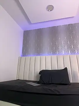 Mia-Medina - SHOW CUM
