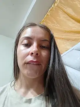 Emmasweet_Val - Squats on ur face without pant