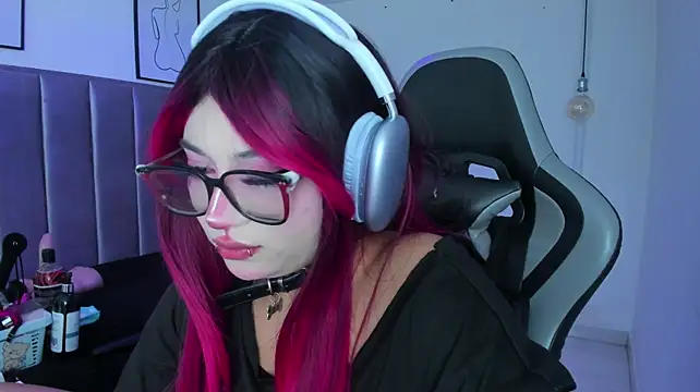 Kitty_Gang - Ride dildo watching my ass up close 🔥