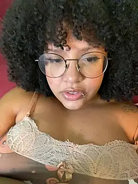 99_Lilith - topless/ sem blusa