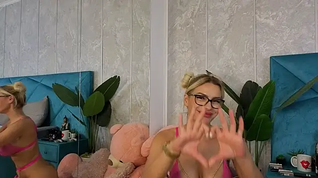 EvellynGold - Kiss me, baby
