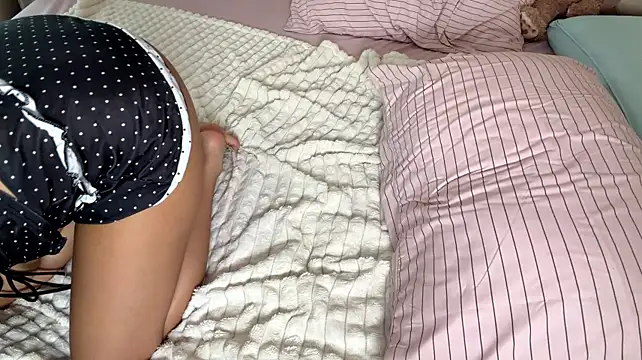 Natasha_babygirl1 - 1 finger in my ki*ty