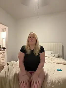 AnnieAscott - top off and dildo in middle 😛