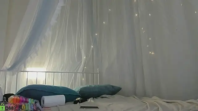 Nicole_Charm - show pussy