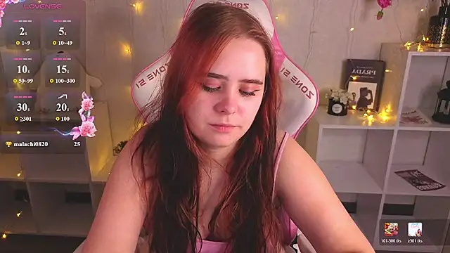 Alis_Platt - show tongue