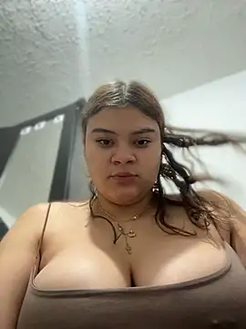Thara_Fresneda_ - Oil in my tits 😋