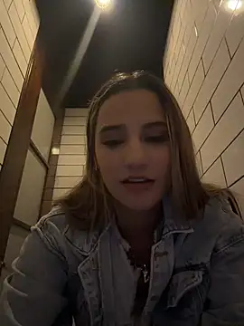 Vaniluu9 - 🍒🍒 I fuck my apartment in a public bath