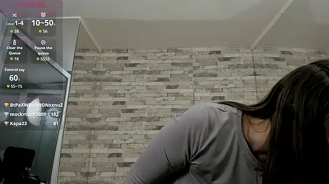 Aryanette - play pussy and twerk