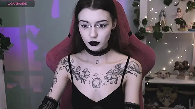 Gothickotik - topless teasing