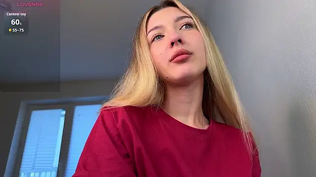 LunarMirage - spread spussy lips in close