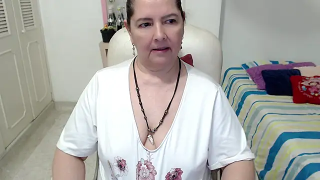 Leonela_69 - mommy is horny come play with me