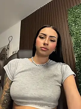Hilary_pinkk