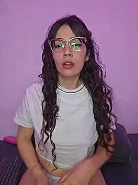 LeoyNicky98 - Show boobs + oil 🍒 💦
