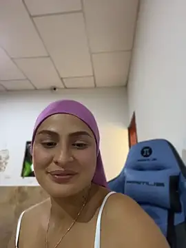Aisha_k - Sucking cock on knees 😈