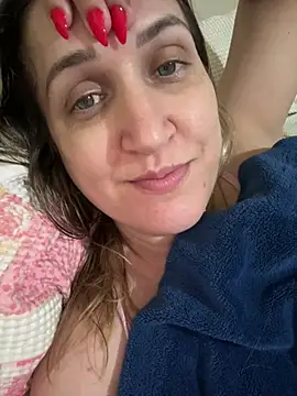 Bia_sexynovaes - Bia arromba esse cuzinho na máquina