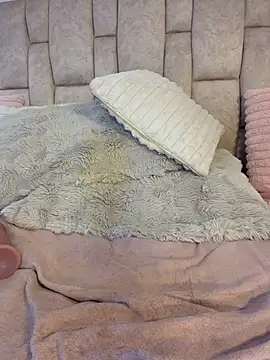 Nicolegh_ - dildo in pussy close to cam😈