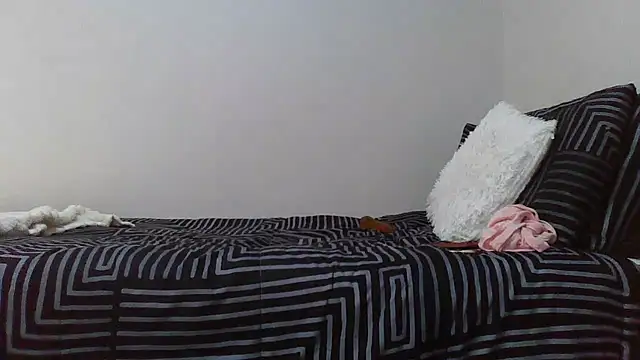 CandySlender18 - Play with clit