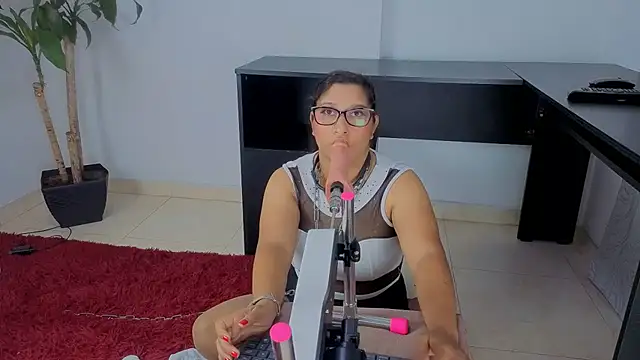 Mariana_Lu - plug ass+ azotes