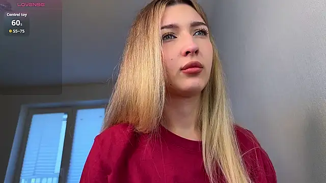 LunarMirage - spread spussy lips in close
