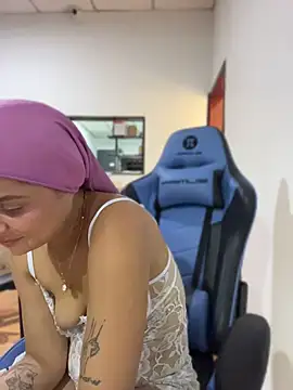 Aisha_k - Show ass in thread slowly😍