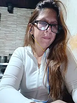 Cari75 - Aceite en tetas 3 minutos
