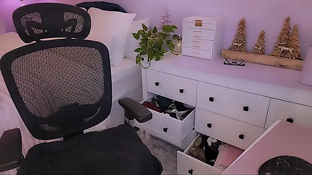 EmaLounge - Make me orgasm