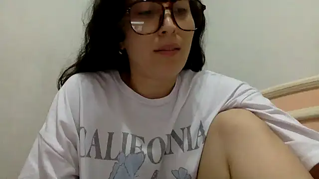 LatinDoll8 - Legs up! Fingering pussy time