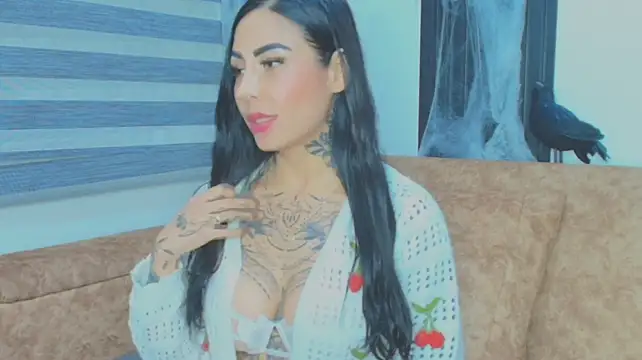 EmiliMontero - Striptease, dance, suck and deepthroat