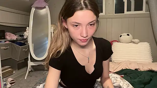 Kaialuvv - Strip to lingerie